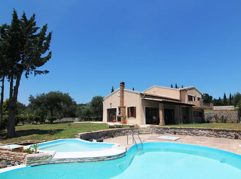 4-Schlafzimmer-Villa 300 m² Ano Korakiana, Griechenland