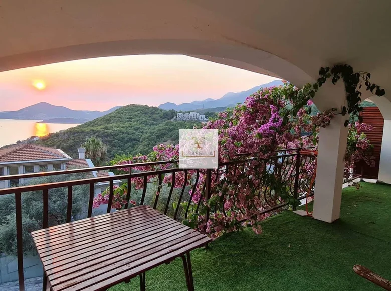 Casa 7 habitaciones 550 m² Przno, Montenegro