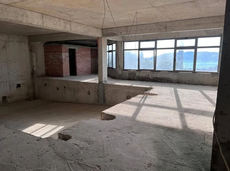 Commercial property 1 bedroom 220 m² in Boreti, Montenegro