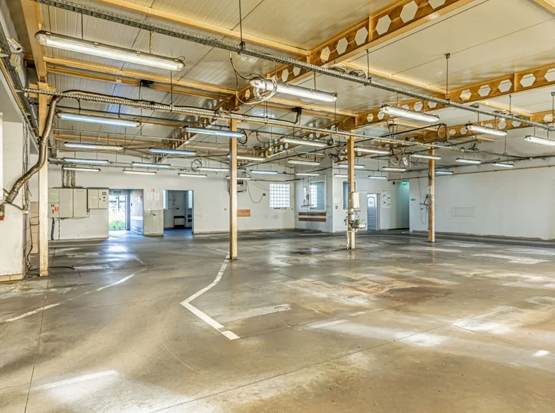 Магазин 1 003 м² Польша, Польша