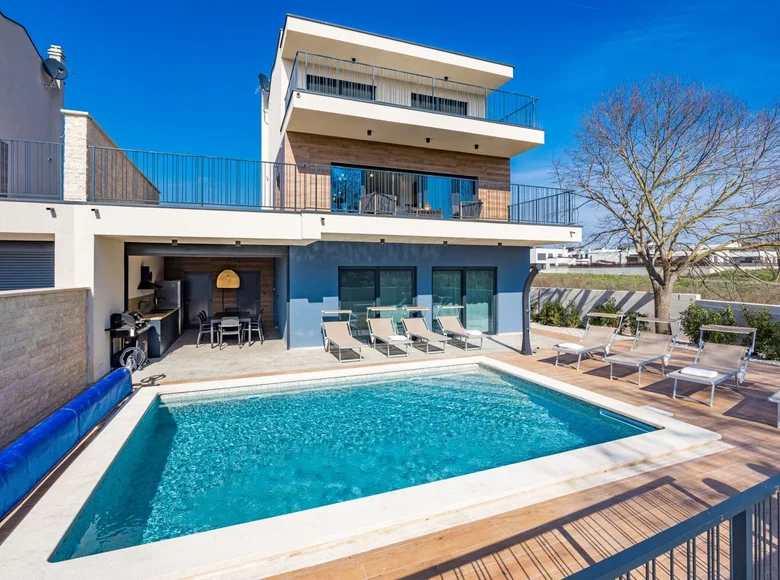 4 bedroom Villa 244 m² Grad Pula, Croatia