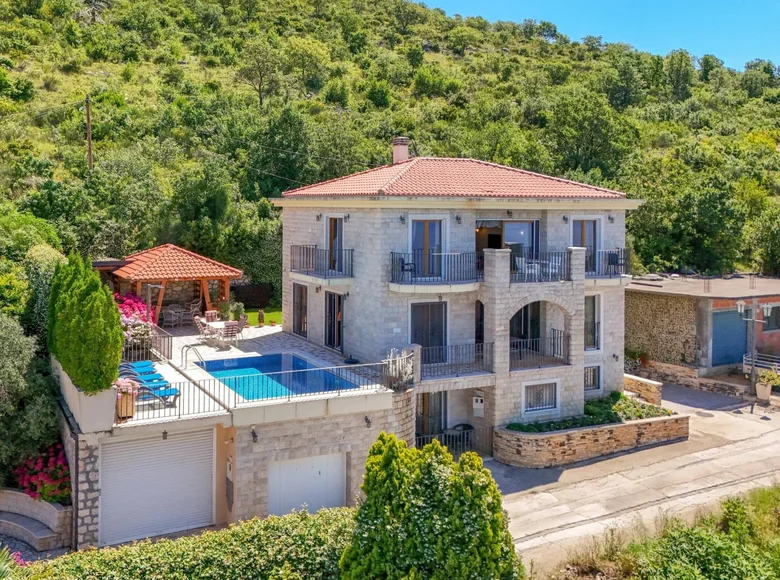 Villa 7 zimmer 317 m² Katun Rezevici, Montenegro