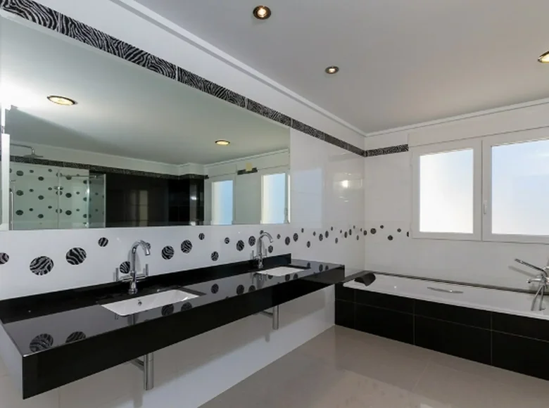 Вилла 4 спальни 600 м² Ориуэла, Испания