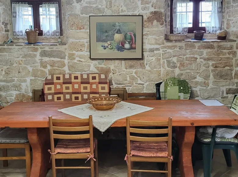 Cottage 4 bedrooms 1 300 m² Grad Porec, Croatia