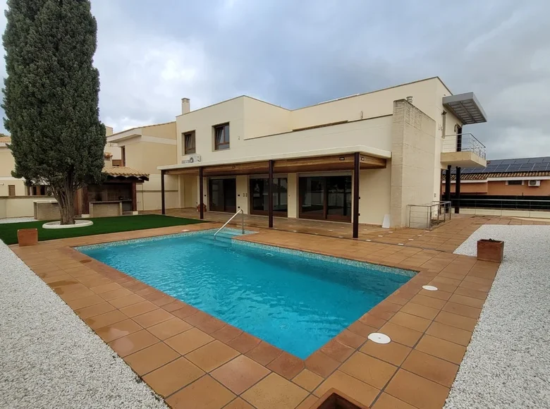 5-Schlafzimmer-Villa 537 m² lAlfas del Pi, Spanien