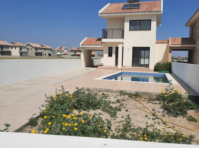 Investissement 1 387 m² à Pervolia, Chypre