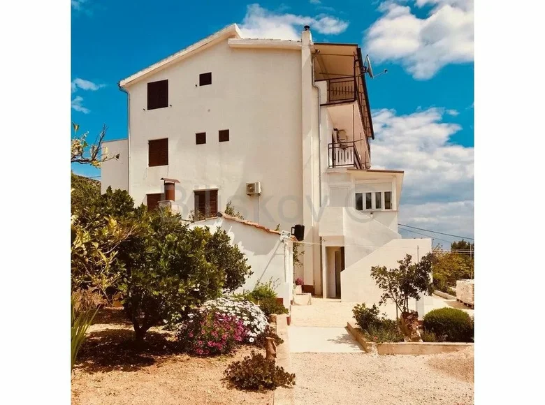Casa 13 habitaciones 580 m² Jelsa, Croacia