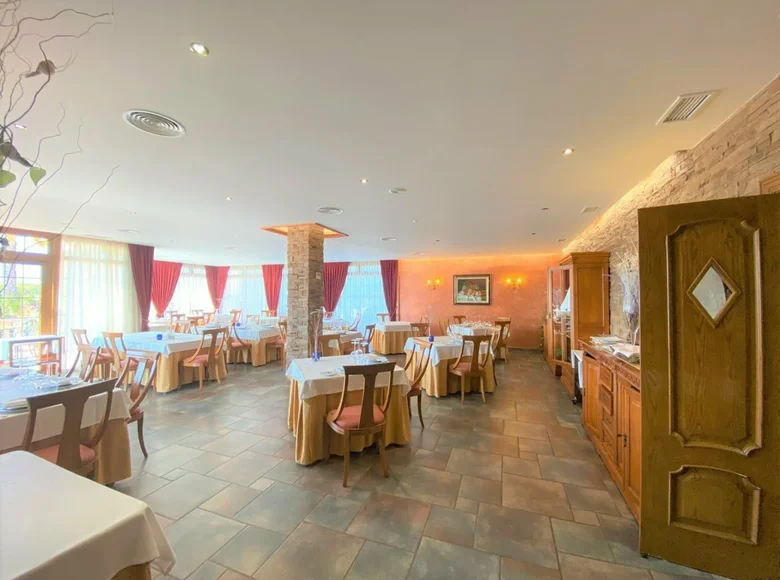 Commercial property  in Orihuela, Spain