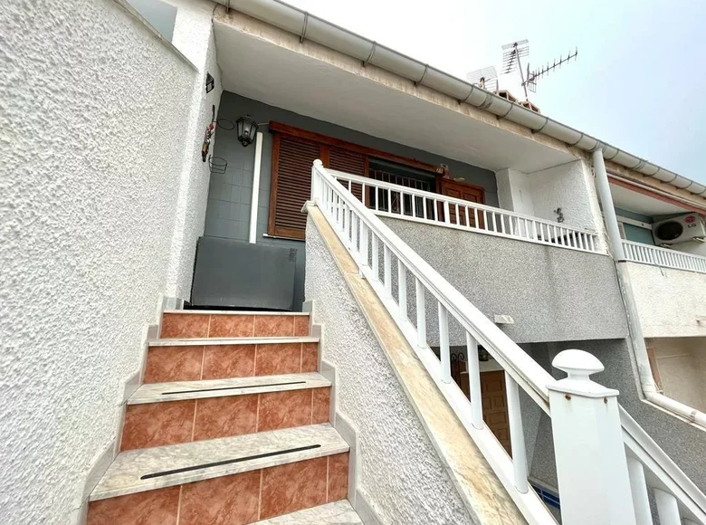 Bungalow de 2 dormitorios 65 m² Torrevieja, Španjolska