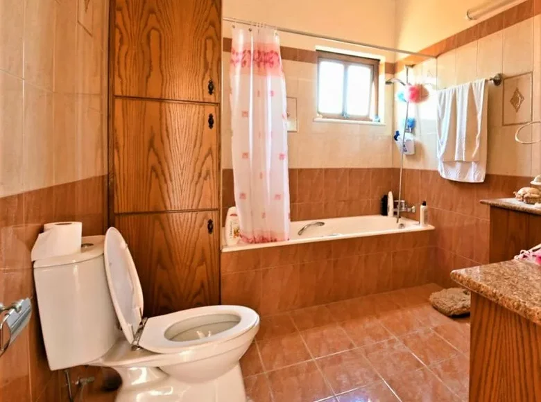 Maison 4 chambres 235 m² Derýnia, Chypre