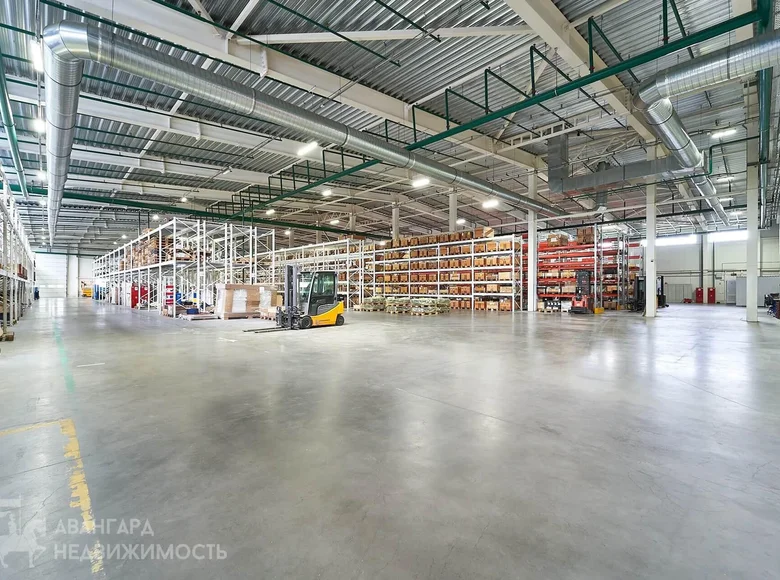Almacén 3 habitaciones 4 000 m² en Fanipal, Belarús