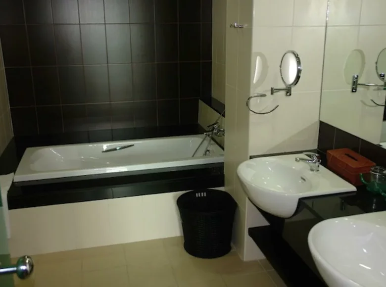 Kondominium 1 Schlafzimmer 100 m² Karon, Thailand