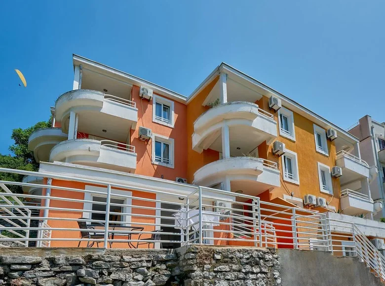Propiedad comercial 700 m² en Buljarica, Montenegro