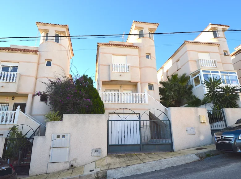 Villa de tres dormitorios 120 m² Dehesa de Campoamor, Španjolska