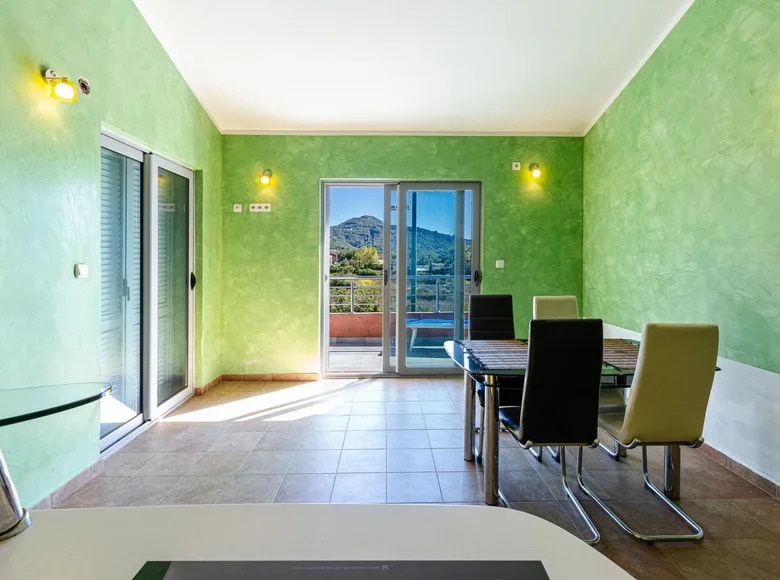 Mieszkanie 3 pokoi 128 m² Kotor, Czarnogóra