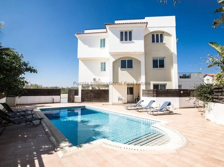 Mieszkanie 2 pokoi 85 m² Paralimni, Cypr
