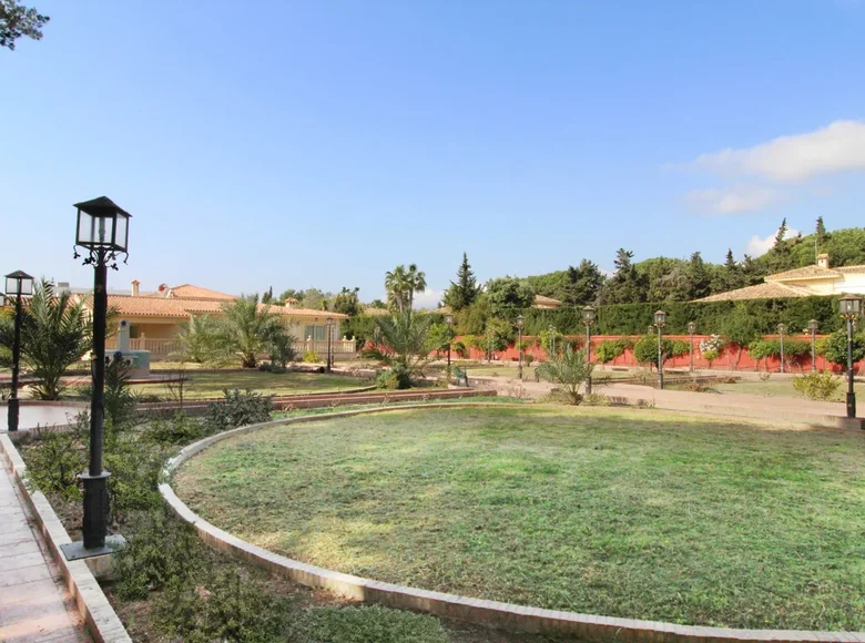 Villa 8 bedrooms 900 m² San Pedro Alcantara, Spain