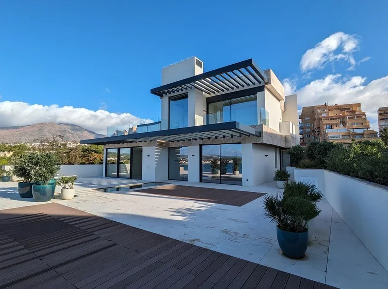Penthouse 3 bedrooms 203 m² Estepona, Spain