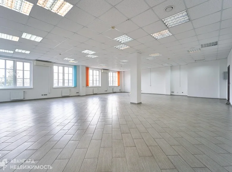 Oficina 10 habitaciones 340 m² en Minsk, Belarús