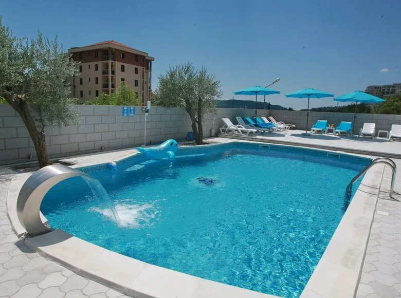 Hotel 1 000 m² in Becici, Montenegro