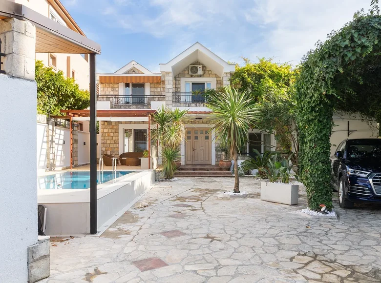 4 bedroom Villa 234 m² Tivat, Montenegro