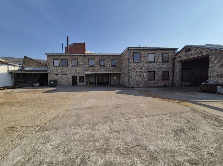 Entrepôt 5 346 m² à Riga, Lettonie