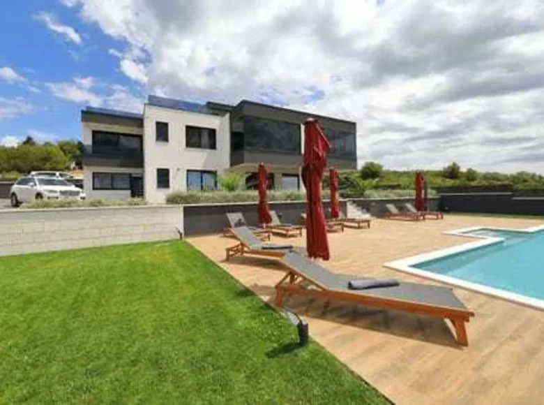 5 bedroom villa 597 m² Croatia, Croatia