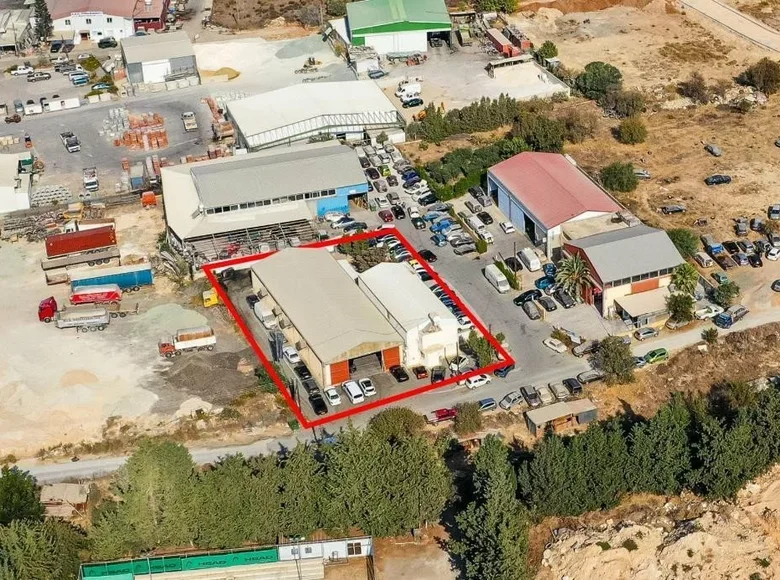 Entrepôt 822 m² à Konia, Chypre