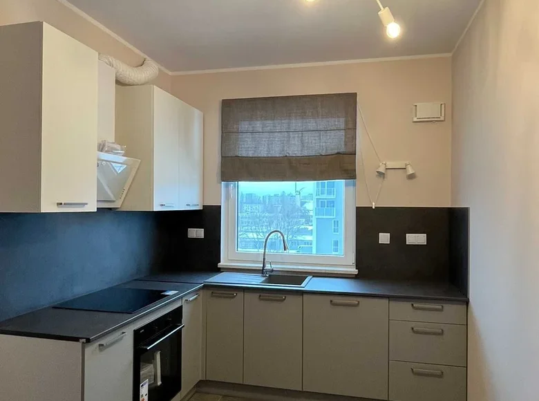 Mieszkanie 4 pokoi 94 m² w Warszawa, Polska