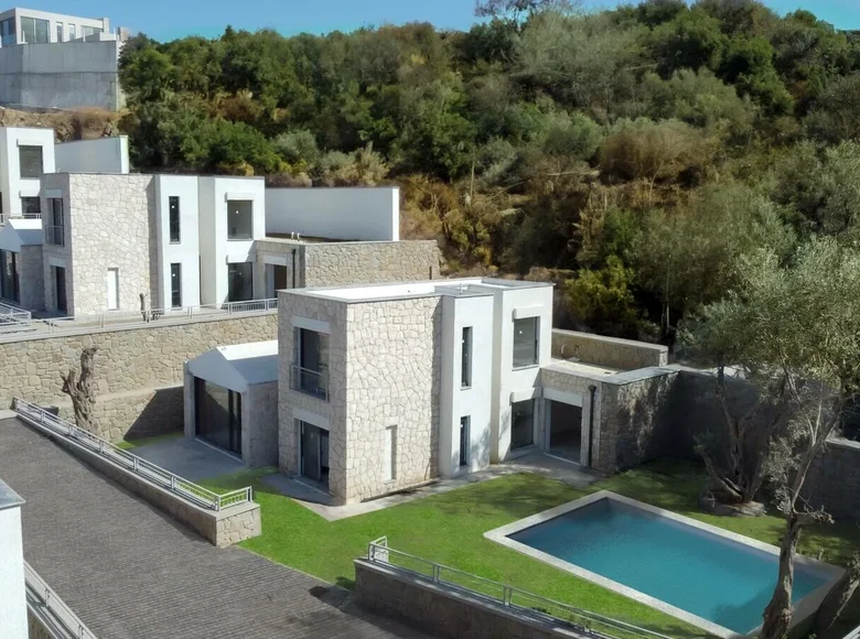 4 bedroom Villa 210 m² Gumusluk, Turkey