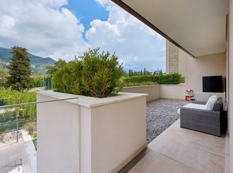 2 bedroom apartment 140 m² Tivat, Montenegro