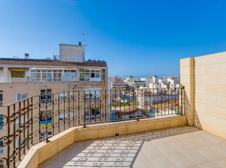 2-Schlafzimmer-Penthouse 77 m² Torrevieja, Spanien