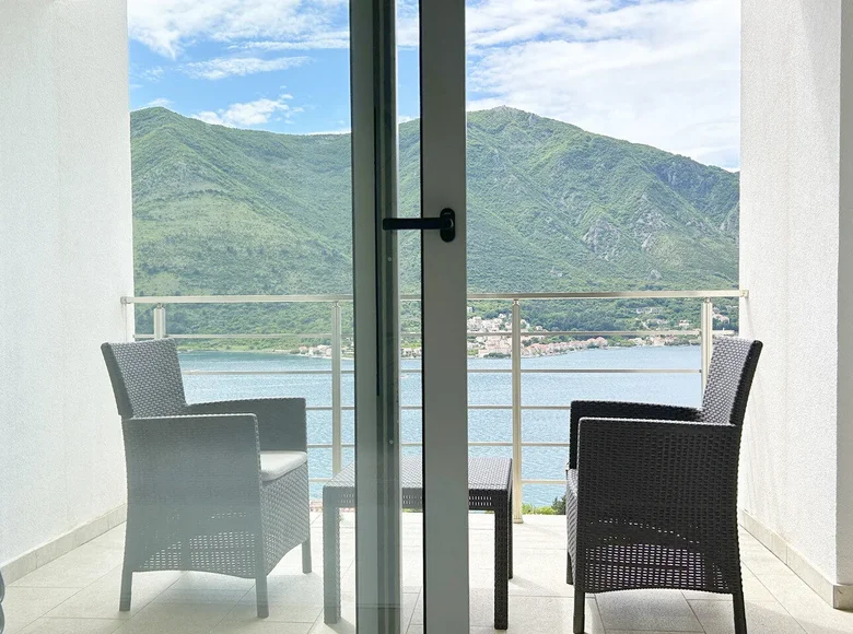 Квартира 1 спальня 53 м² Доброта, Черногория