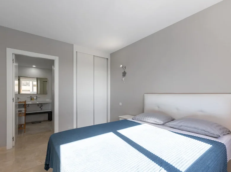 Mieszkanie 3 pokoi 132 m² Torrevieja, Hiszpania