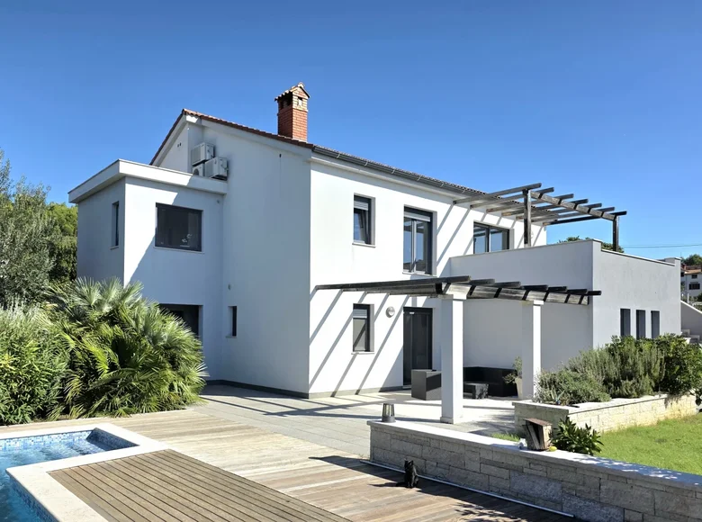 4 bedroom Villa 250 m² Grad Pula, Croatia