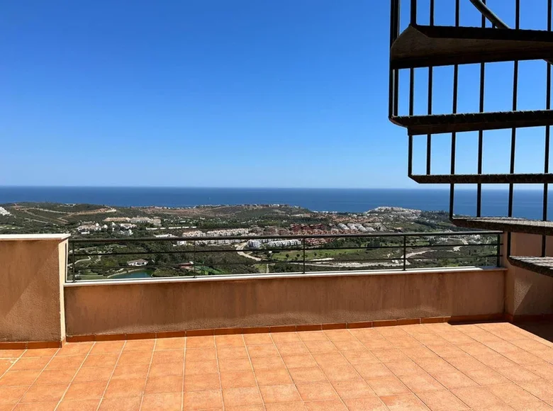 Penthouse 3 bedrooms  Casares, Spain