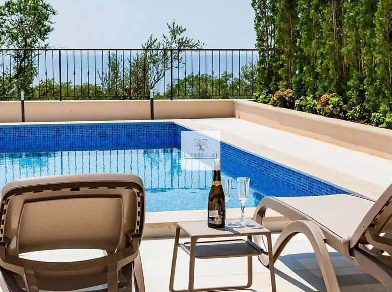 Casa 4 habitaciones 220 m² Radenovici, Montenegro