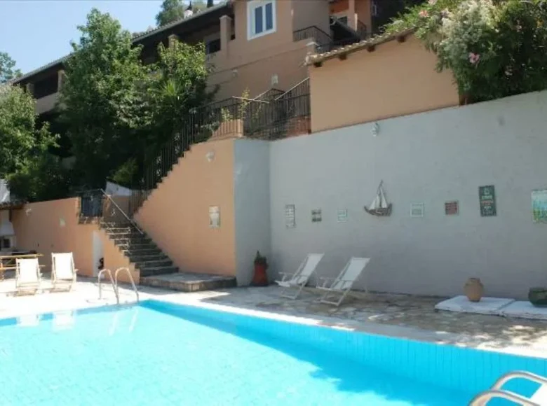 Hotel 450 m² en Kariotiko, Grecia