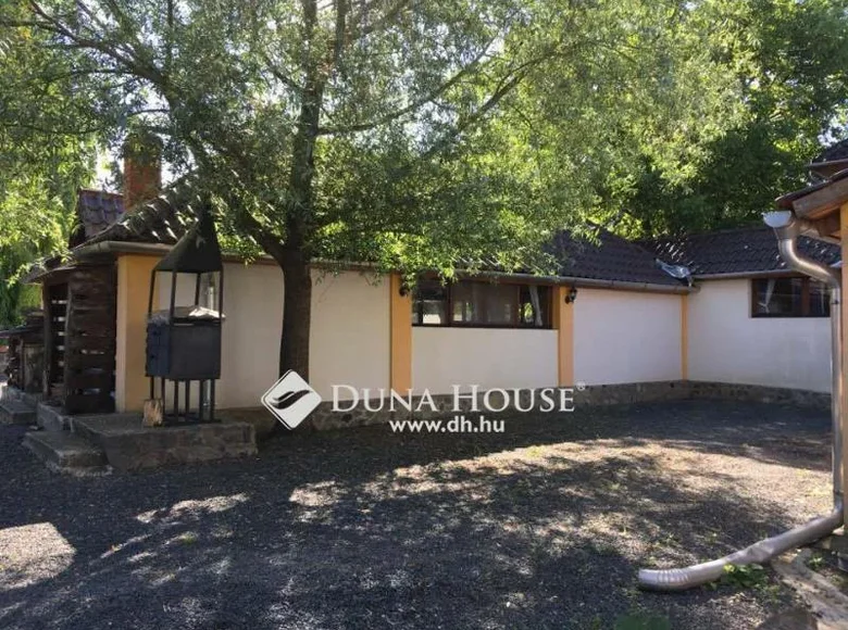 Commercial 600 m² in Badacsonylabdihegy, Hungary