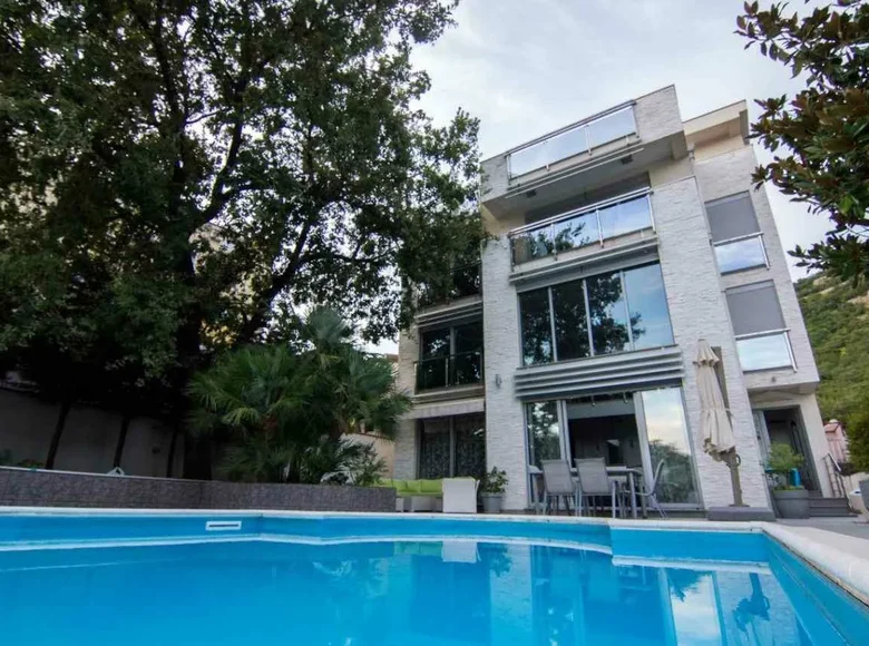 Mieszkanie 3 pokoi 298 m² Budva, Czarnogóra