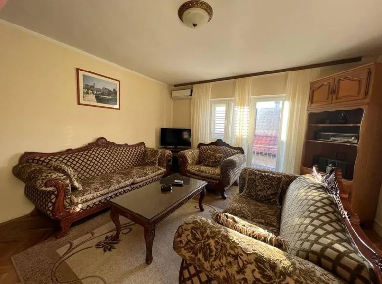 Casa 5 habitaciones 190 m² Tivat, Montenegro