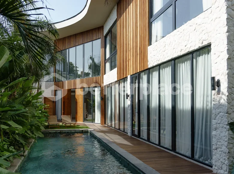 5 bedroom villa  Tibubeneng, Indonesia