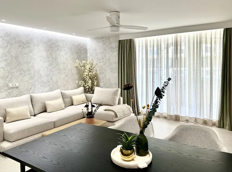 Mieszkanie 2 pokoi 120 m² Marbella, Hiszpania