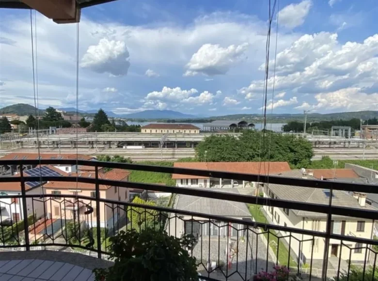 Wohnung 8 zimmer 180 m² Arona, Italien