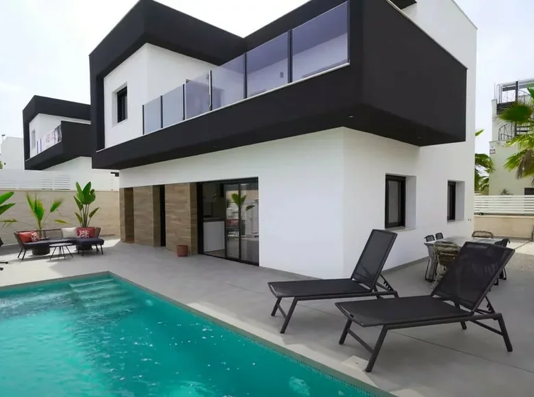Villa de tres dormitorios 237 m² Benijófar, Španjolska