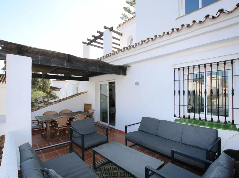 Mieszkanie 3 pokoi 150 m² Marbella, Hiszpania