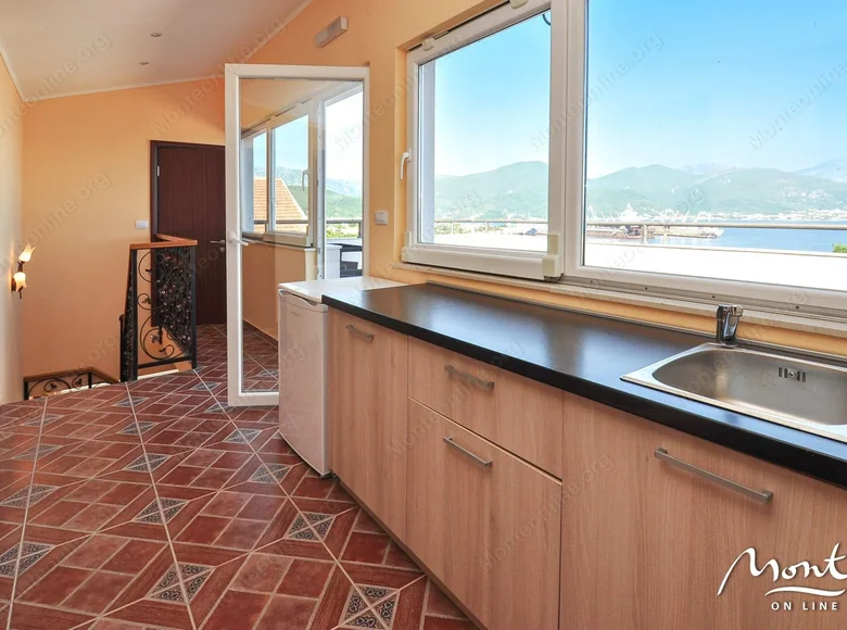 Villa de 4 dormitorios 260 m² Bijela, Montenegro