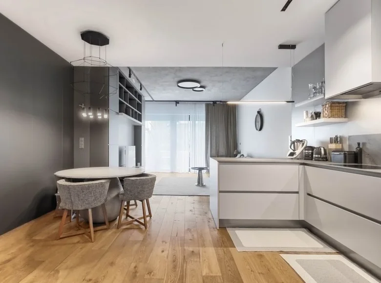 Apartamento 2 habitaciones 98 m² en Varsovia, Polonia