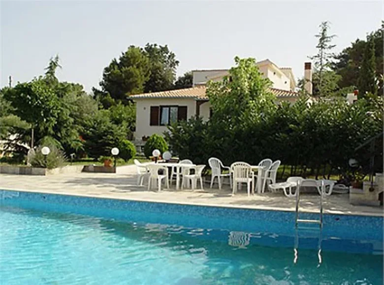Villa 10 rooms 380 m² Opcina Medulin, Croatia