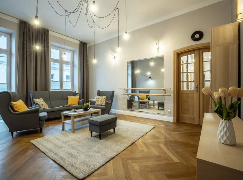 Mieszkanie 3 pokoi 96 m² w Łódź, Polska